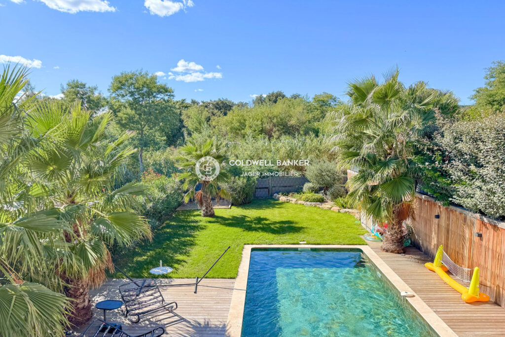 Villa récente avec piscine à pied de la plage  – 5 pièces – 4 chambres – 181.00 m²