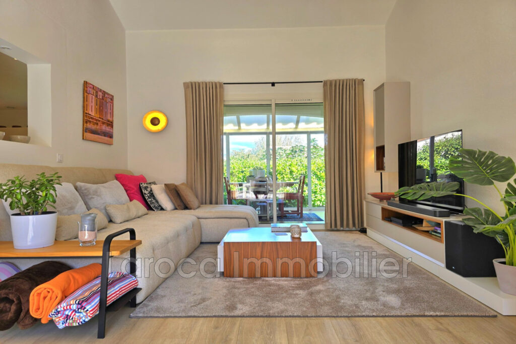 Achat villa à Saint Génis des Fontaines – 4 pièces – 3 chambres – 135.00 m²