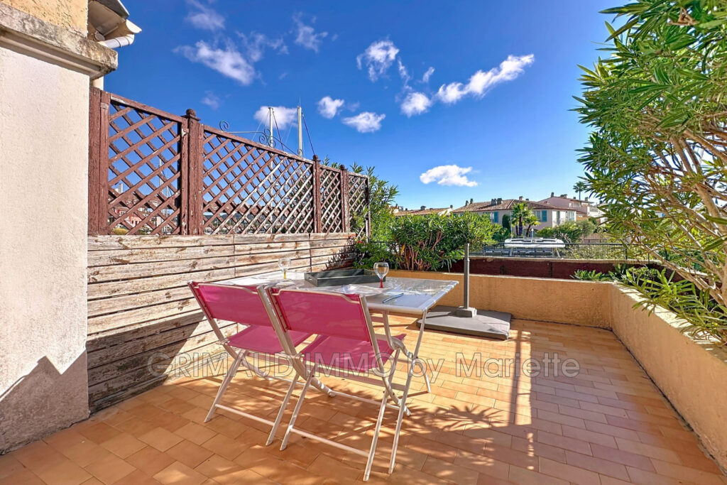appartement avec terrasse, T2 vue canaux de port grimaud, gara – 2 pièces – 1 chambre – 36.20 m²