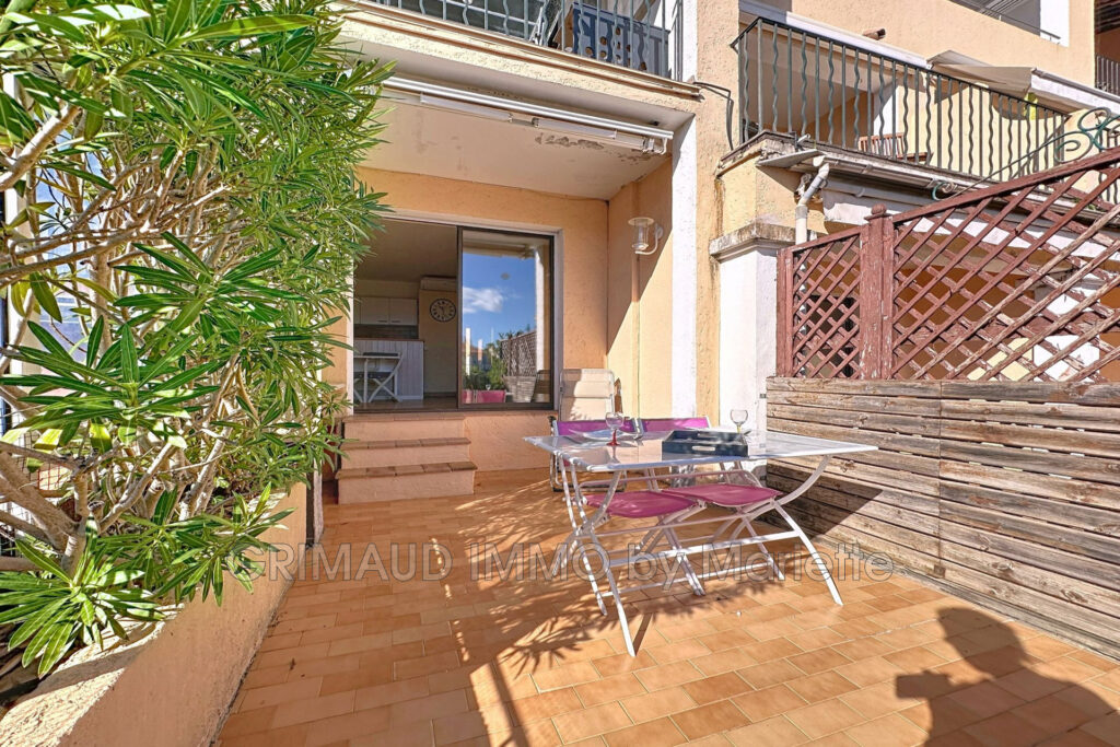 appartement avec terrasse, T2 vue canaux de port grimaud, gara – 2 pièces – 1 chambre – 36.20 m²