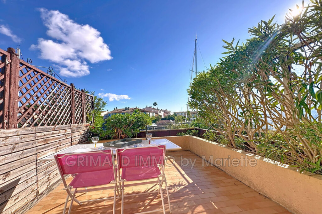 appartement avec terrasse, T2 vue canaux de port grimaud, gara – 2 pièces – 1 chambre – 36.20 m²
