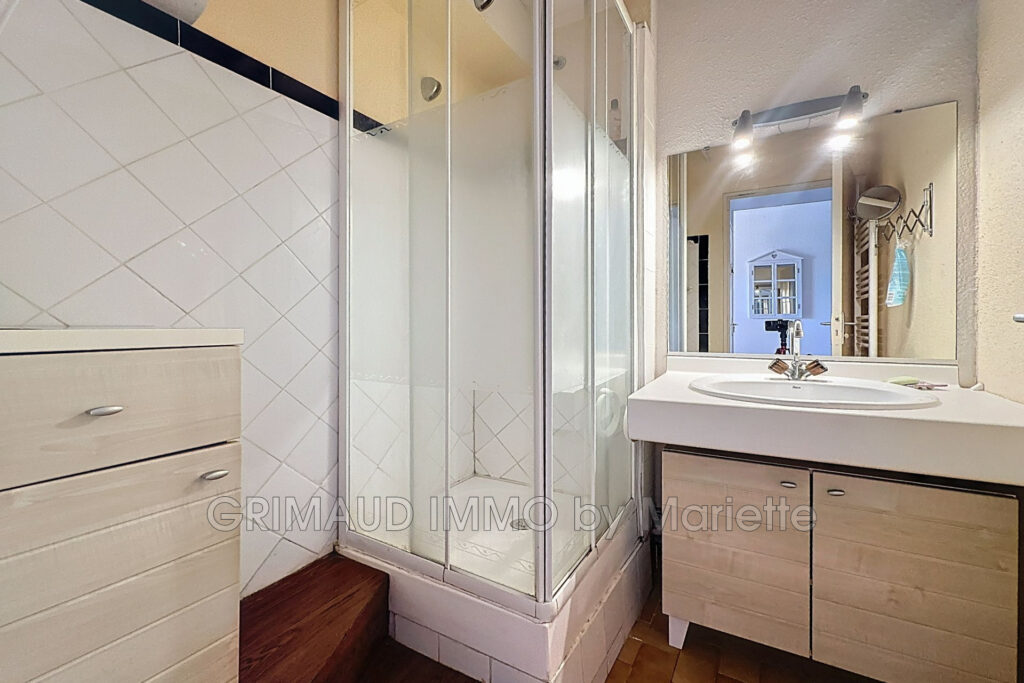 appartement avec terrasse, T2 vue canaux de port grimaud, gara – 2 pièces – 1 chambre – 36.20 m²