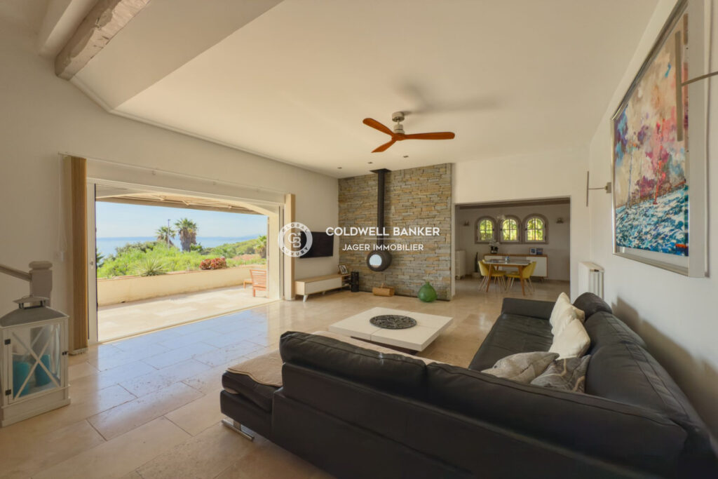 Villa 6 chambres aux Issambres  Vue mer panoramique et double – 7 pièces – 6 chambres – 225.00 m²