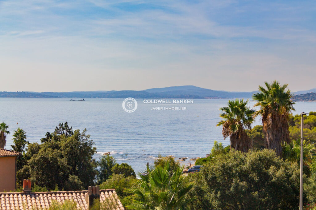 Villa 6 chambres aux Issambres  Vue mer panoramique et double – 7 pièces – 6 chambres – 225.00 m²