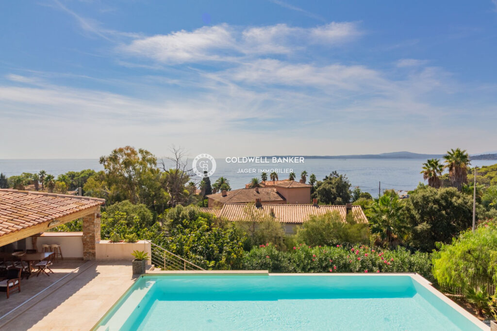 Villa 6 chambres aux Issambres  Vue mer panoramique et double – 7 pièces – 6 chambres – 225.00 m²