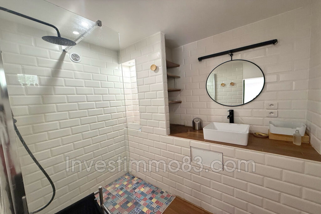 Dans un cadre verdoyant, sur les hauteurs de LA-VALETTE-DU-VAR – 5 pièces – 4 chambres – 125.00 m²