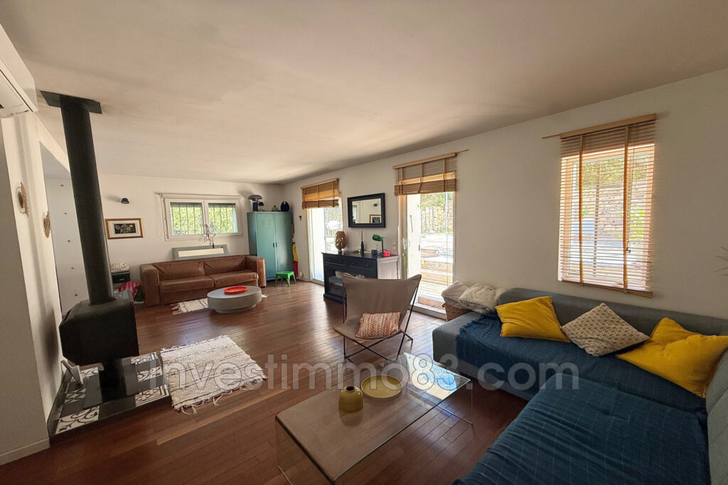 Dans un cadre verdoyant, sur les hauteurs de LA-VALETTE-DU-VAR – 5 pièces – 4 chambres – 125.00 m²