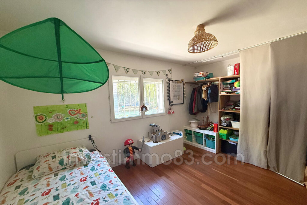 Dans un cadre verdoyant, sur les hauteurs de LA-VALETTE-DU-VAR – 5 pièces – 4 chambres – 125.00 m²