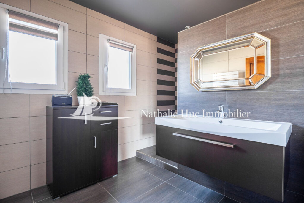 vente maison 7 Pièce(s) – 7 pièces – 5 chambres – 204.00 m²