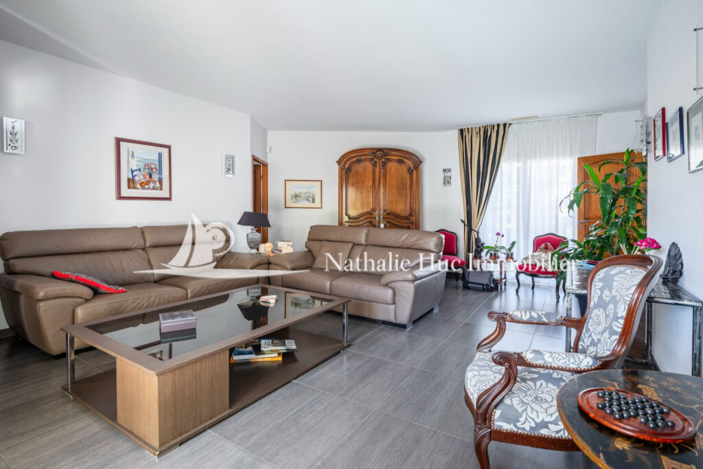 vente maison 7 Pièce(s) – 7 pièces – 5 chambres – 204.00 m²