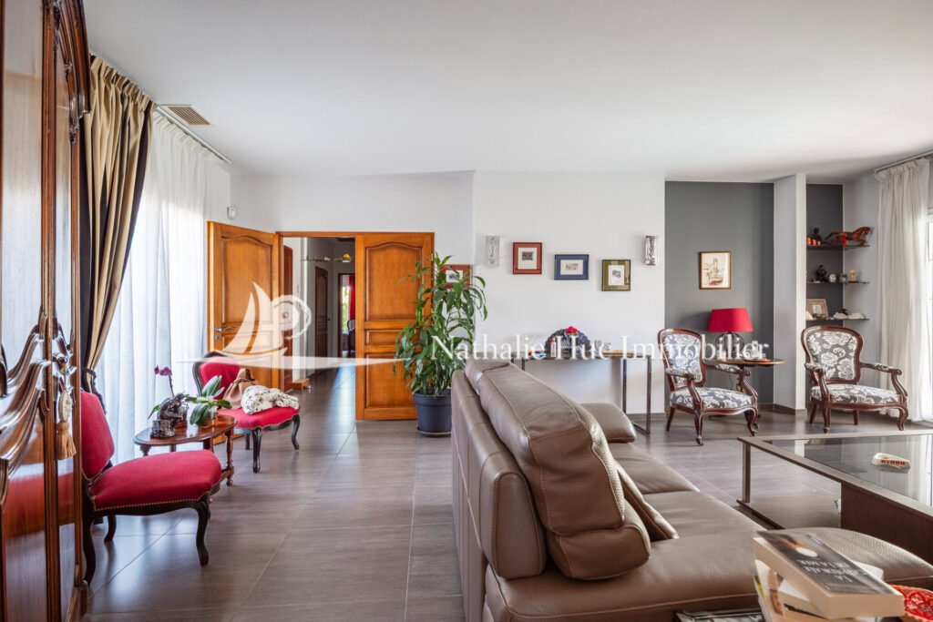 vente maison 7 Pièce(s) – 7 pièces – 5 chambres – 204.00 m²