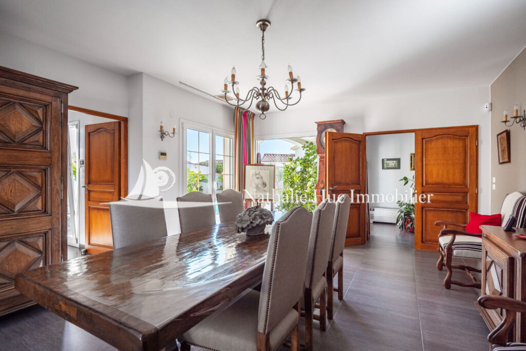 vente maison 7 Pièce(s) – 7 pièces – 5 chambres – 204.00 m²