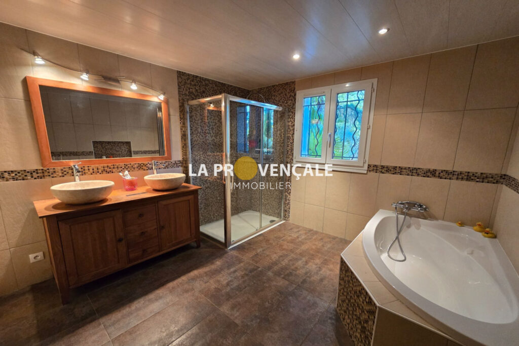 vente maison 9 Pièce(s) – 9 pièces – 6 chambres – 176.33 m²
