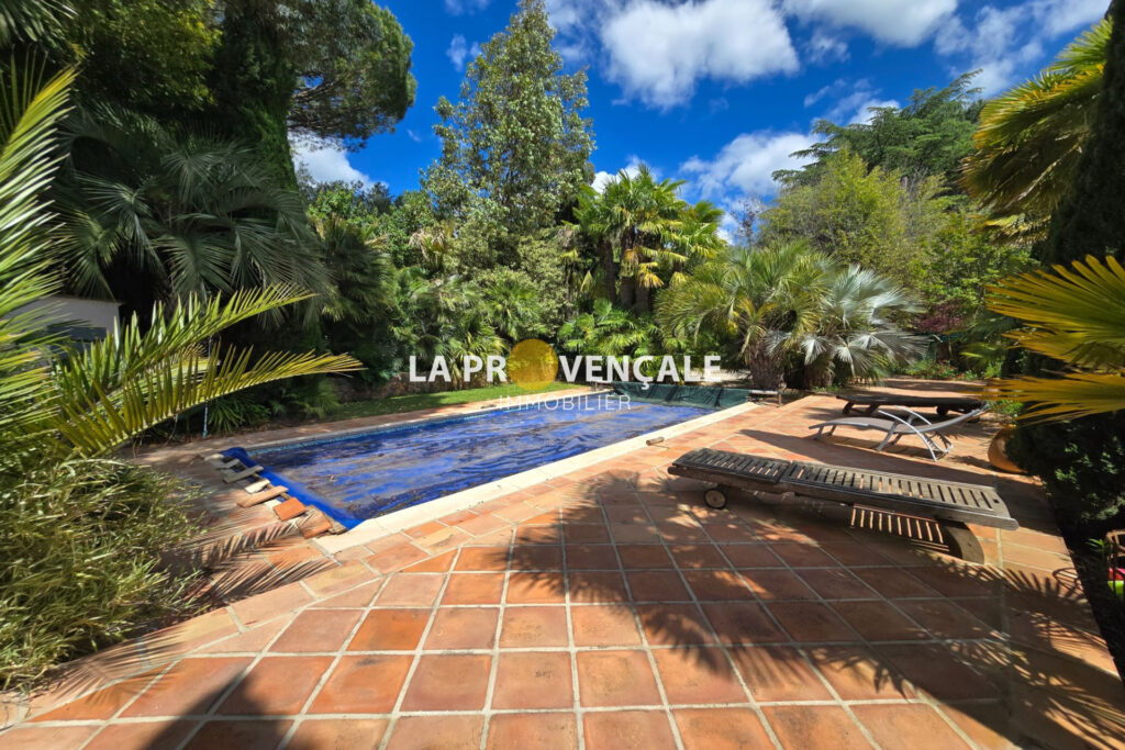 vente maison 9 Pièce(s) – 9 pièces – 6 chambres – 176.33 m²