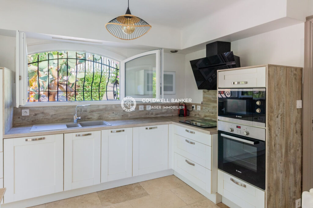 Villa 6 chambres aux Issambres  Vue mer panoramique et double – 7 pièces – 6 chambres – 225.00 m²