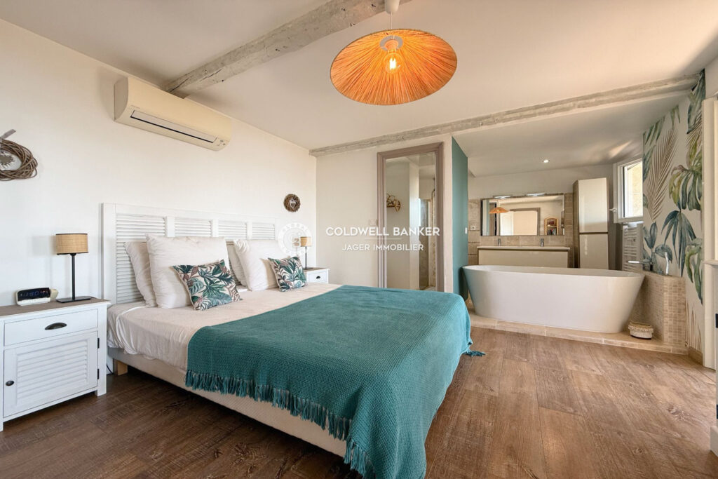 Villa 6 chambres aux Issambres  Vue mer panoramique et double – 7 pièces – 6 chambres – 225.00 m²