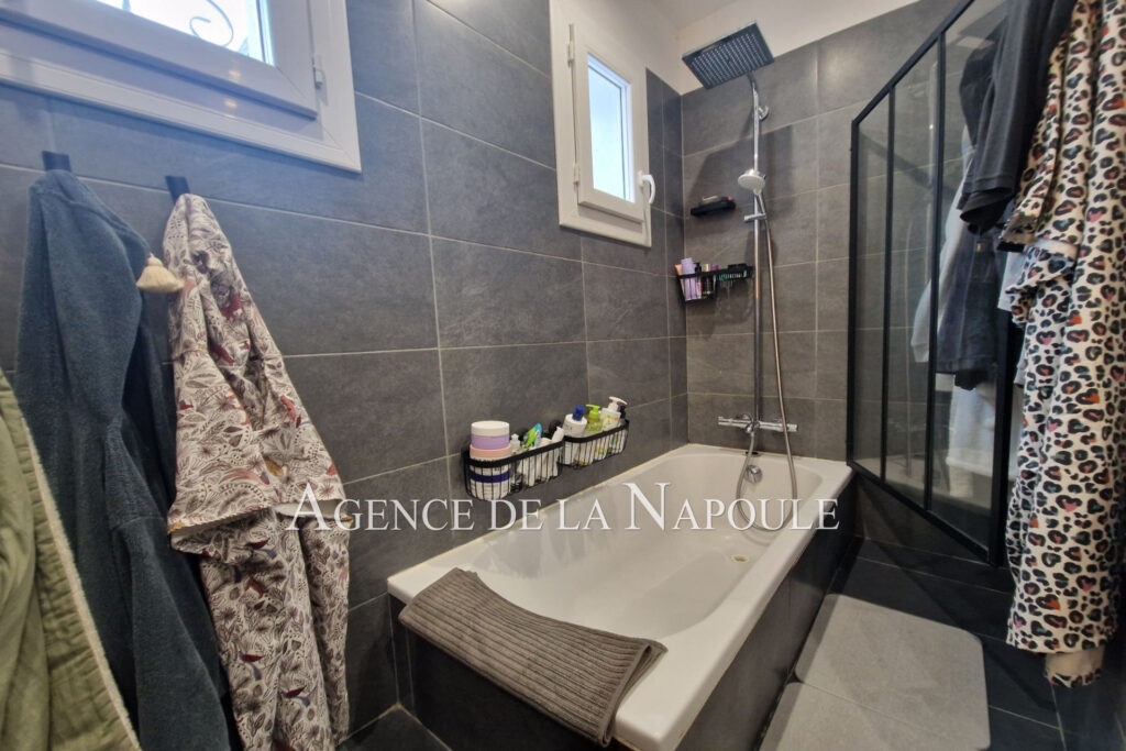 vente maison contemporaine 5 Pièce(s) – 5 pièces – 4 chambres – 130.00 m²