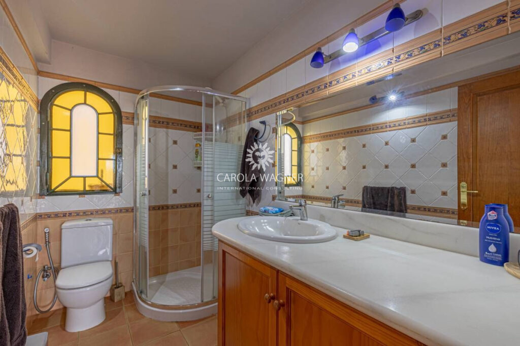 vente villa 6 Pièce(s) – 6 pièces – 3 chambres – 221.00 m²