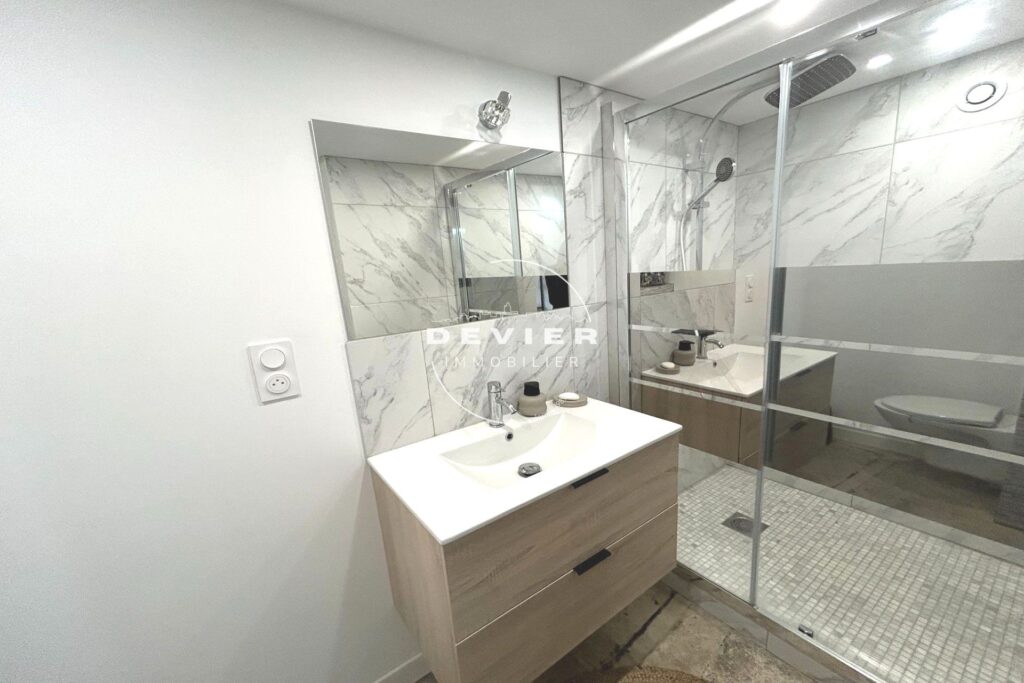 C½ur du village de Saint-Laurent-D’Aigouze – Charmante Maison  – 5 pièces – 4 chambres – 130.00 m²