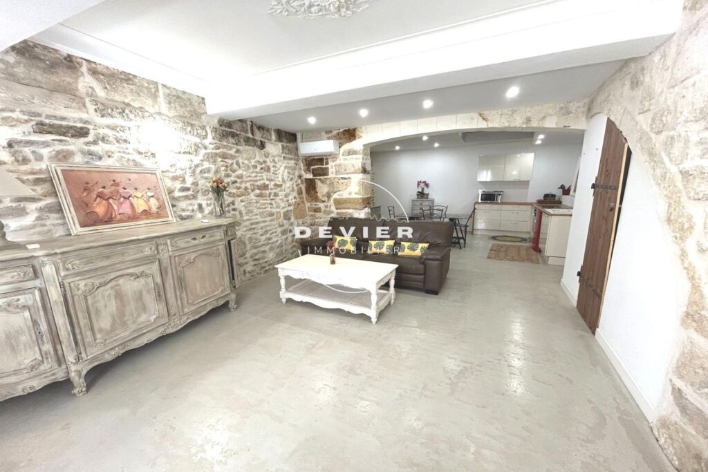 C½ur du village de Saint-Laurent-D’Aigouze – Charmante Maison  – 5 pièces – 4 chambres – 130.00 m²