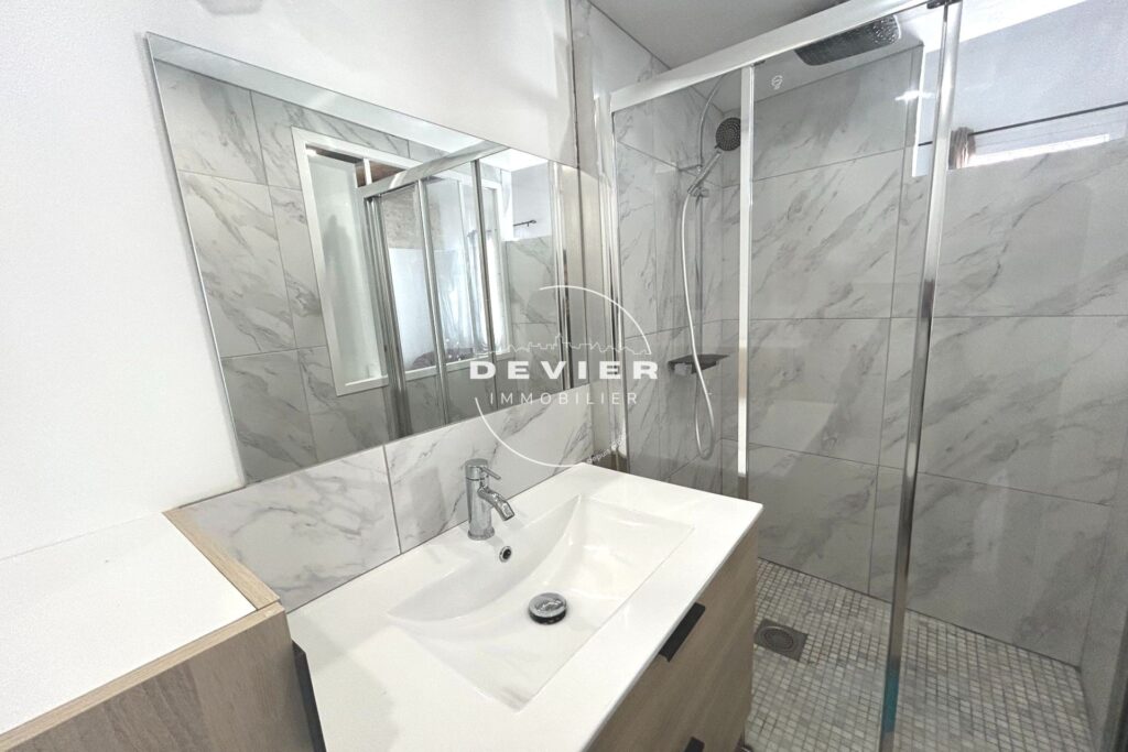 C½ur du village de Saint-Laurent-D’Aigouze – Charmante Maison  – 5 pièces – 4 chambres – 130.00 m²