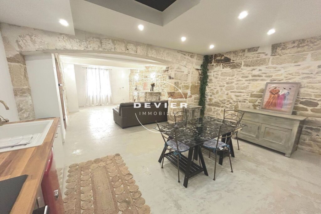 C½ur du village de Saint-Laurent-D’Aigouze – Charmante Maison  – 5 pièces – 4 chambres – 130.00 m²