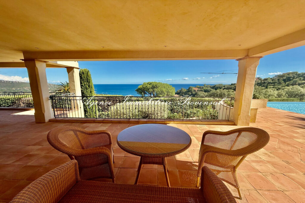 vente villa provençale 6 Pièce(s) – 6 pièces – 5 chambres – 213.00 m²