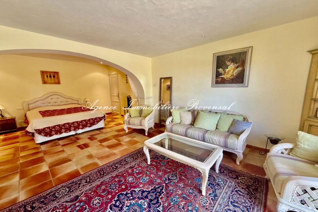 vente villa provençale 6 Pièce(s) – 6 pièces – 5 chambres – 213.00 m²