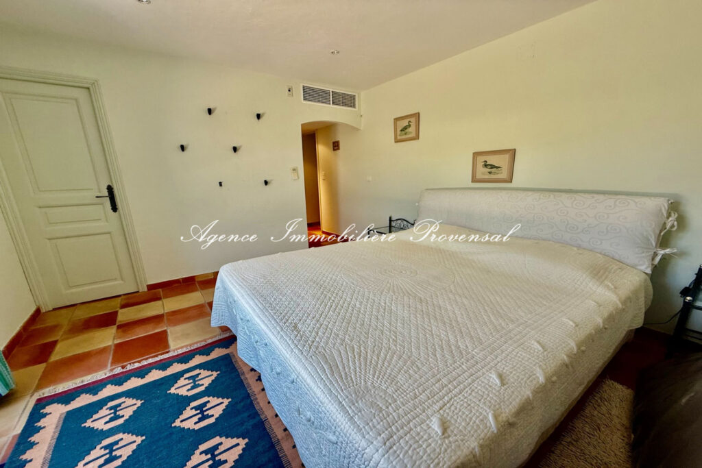 vente villa provençale 6 Pièce(s) – 6 pièces – 5 chambres – 213.00 m²