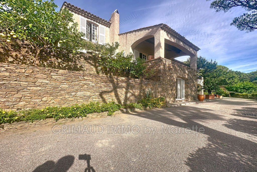 Charmante maison provençale avec vue sur le château et potenti – 11 pièces – 6 chambres – 308.00 m²