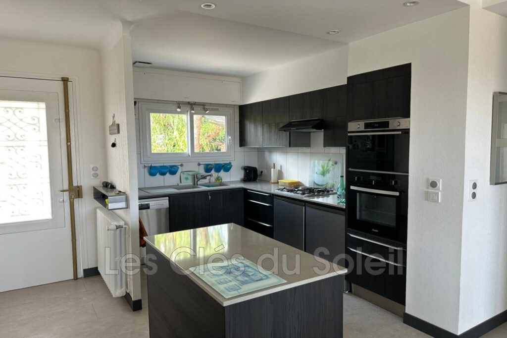 vente villa 9 Pièce(s) – 9 pièces – 5 chambres – 180.00 m²