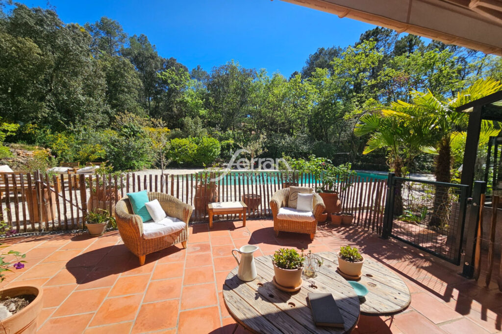 A VENDRE MAISON FAMILIALE DE 200 M² EN PLEINE NATURE AVEC APPA – 7 pièces – 5 chambres – 200.00 m²