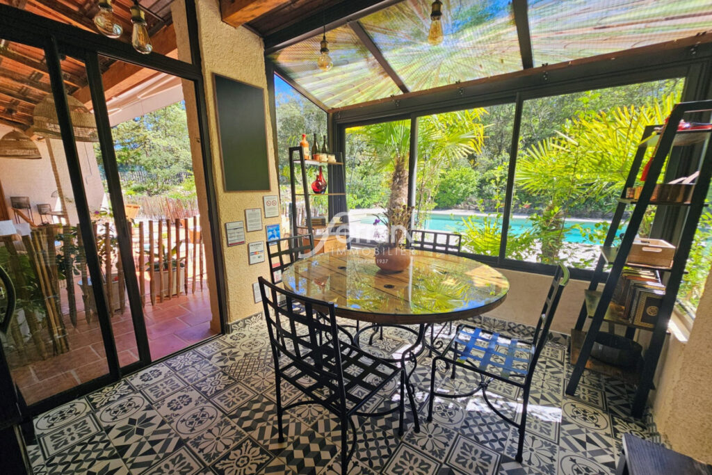 A VENDRE MAISON FAMILIALE DE 200 M² EN PLEINE NATURE AVEC APPA – 7 pièces – 5 chambres – 200.00 m²