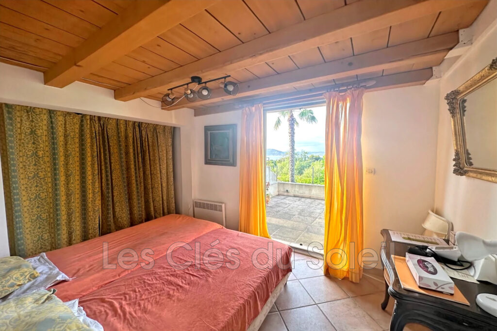 Maison de village à 500 m de la plage de l’Almanarre et à 2 pa – 4 pièces – 3 chambres – 91.80 m²