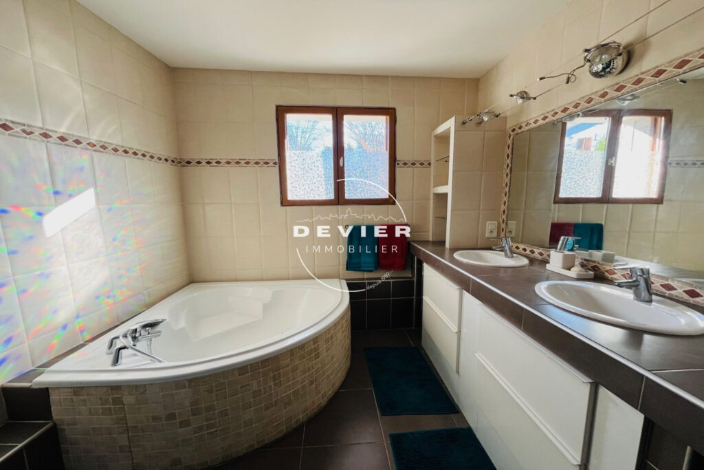 vente maison de caractère 7 Pièce(s) – 7 pièces – 5 chambres – 4  – 307.00 m²