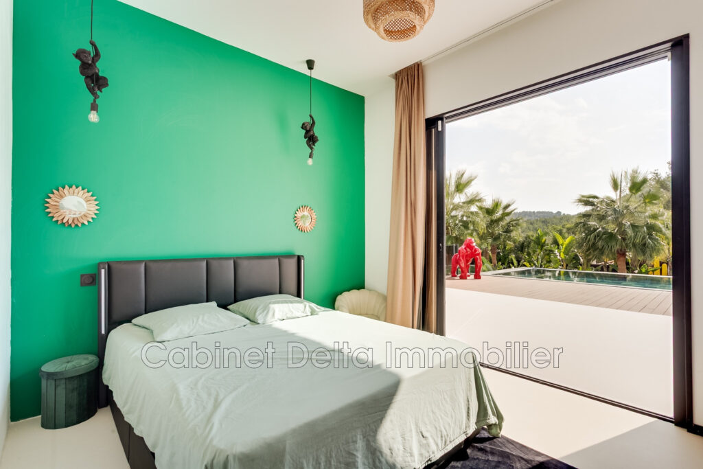 Villa contemporaine à Bandol  Dans un environnement arboré, ce – 6 pièces – 5 chambres – 195.00 m²