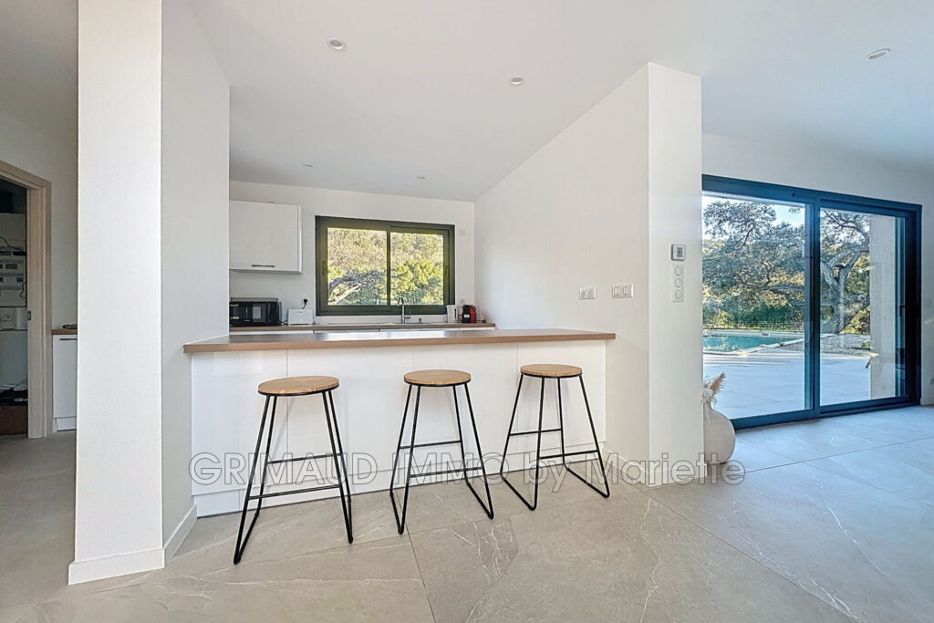 villa neuve livraison fin 2024, au calme avec 6ha de terrain.  – 5 pièces – 4 chambres – 4  – 240.00 m²