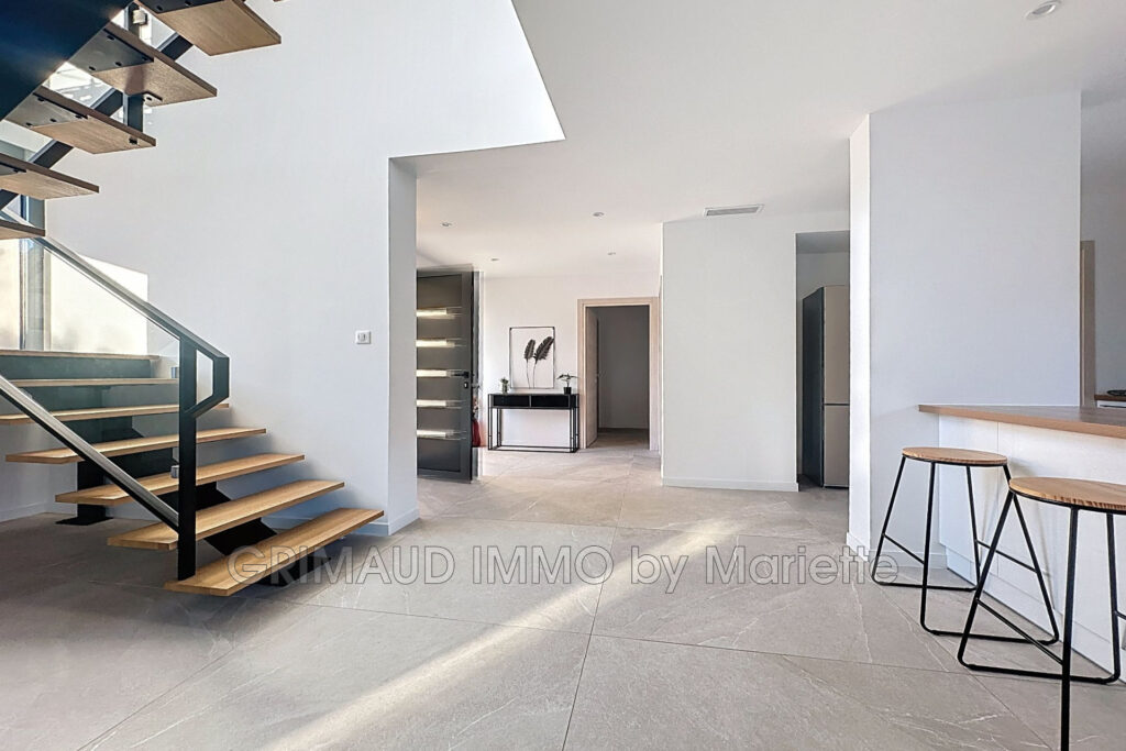 villa neuve livraison fin 2024, au calme avec 6ha de terrain.  – 5 pièces – 4 chambres – 4  – 240.00 m²