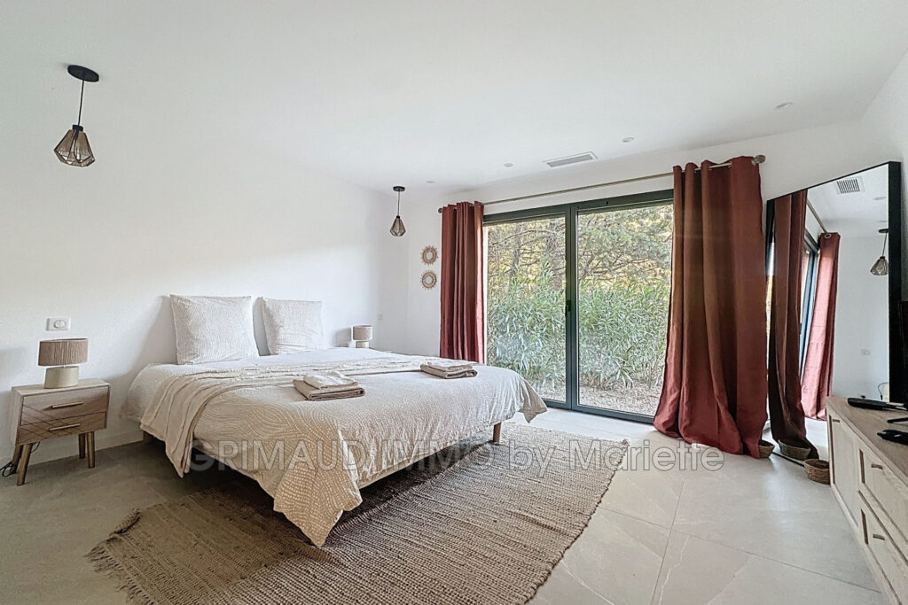 villa neuve livraison fin 2024, au calme avec 6ha de terrain.  – 5 pièces – 4 chambres – 4  – 240.00 m²