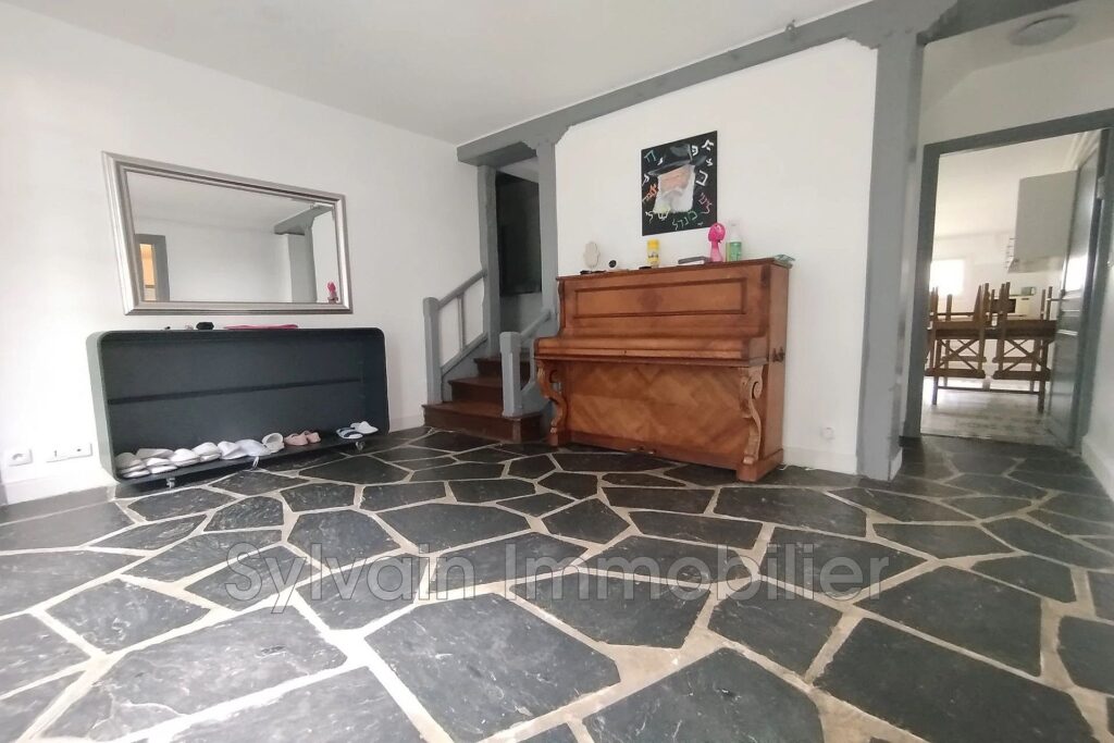 vente maison 9 Pièce(s) – 9 pièces – 6 chambres – 220.00 m²