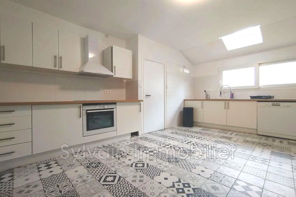 vente maison 9 Pièce(s) – 9 pièces – 6 chambres – 220.00 m²