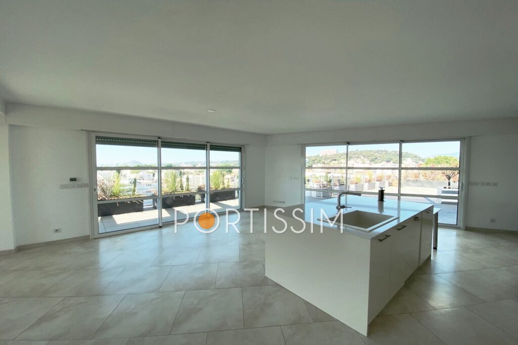 Cagnes sur Mer : Villa sur toit 4 pièces 107m² – 4 pièces – 3 chambres – 107.03 m²