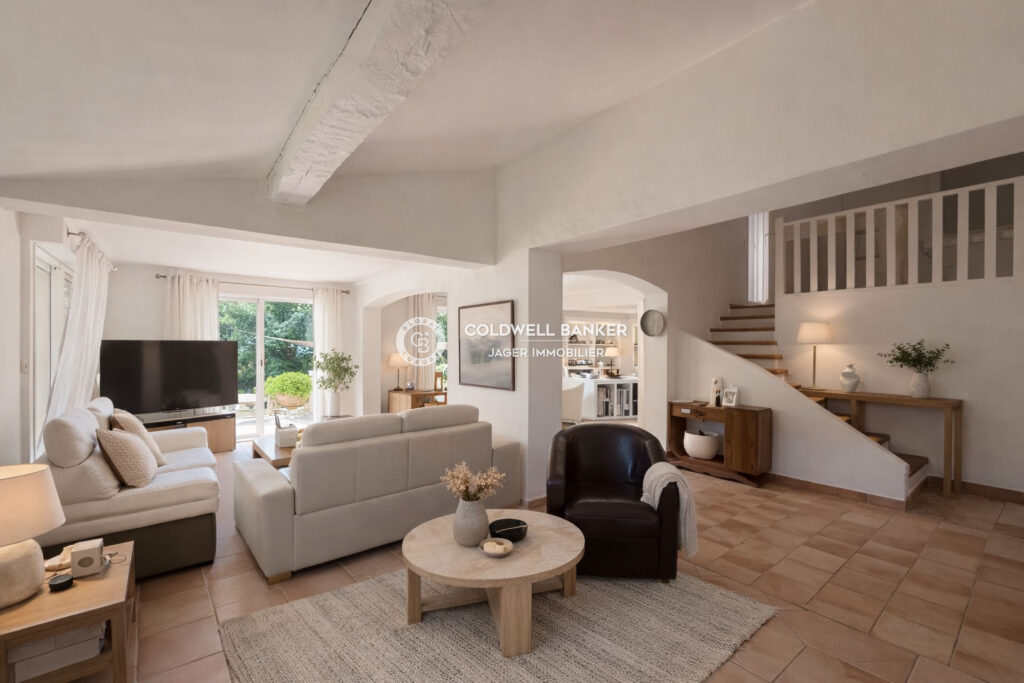 Villa 3 chambres + studio à proximité des plages – 6 pièces – 4 chambres – 206.00 m²