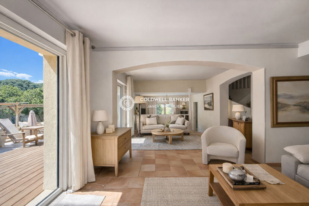 Villa 3 chambres + studio à proximité des plages – 6 pièces – 4 chambres – 206.00 m²