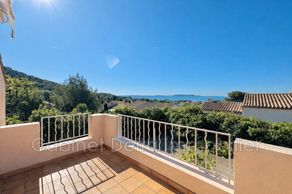 VILLA AVEC VUE MER  – 7 pièces – 5 chambres – 176.00 m²