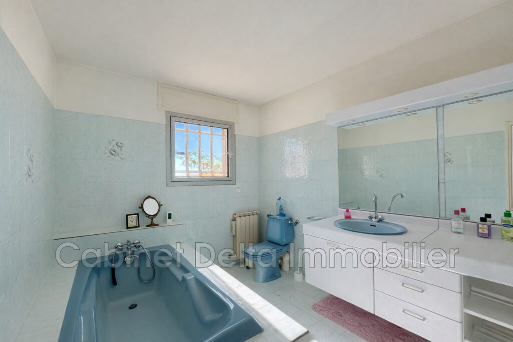 VILLA AVEC VUE MER  – 7 pièces – 5 chambres – 176.00 m²