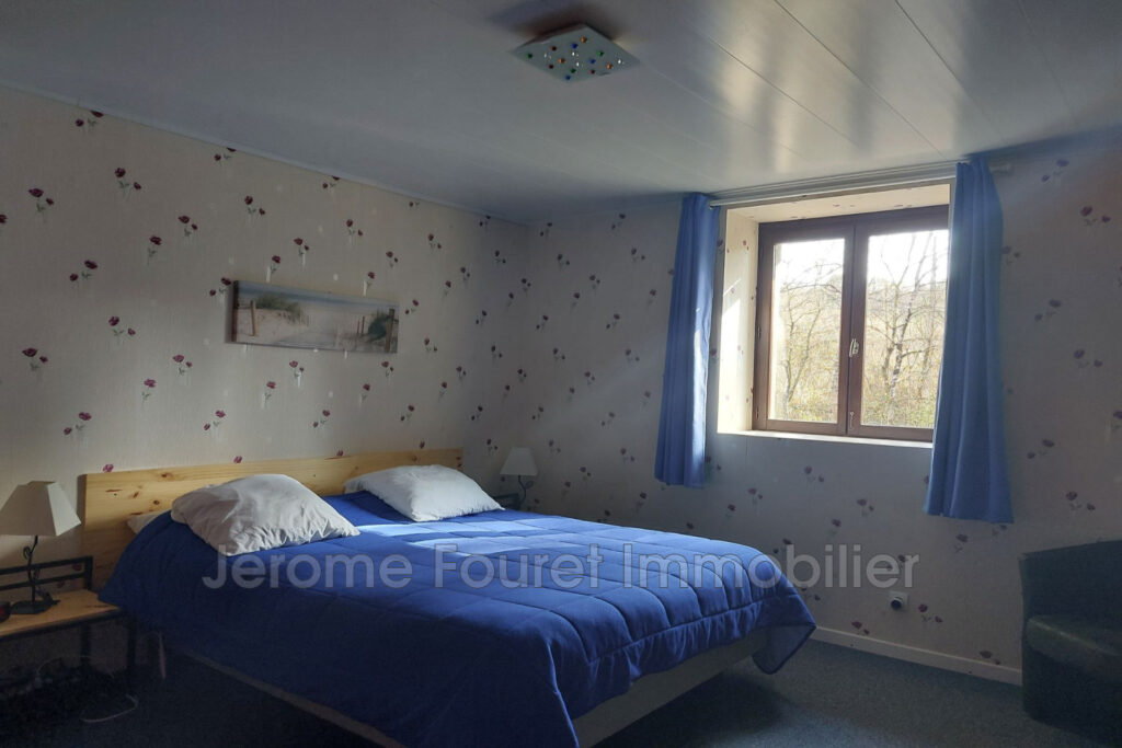 Propriété avec chambres d’hôtes  proche Égletons – 12 pièces – 8 chambres – 298.34 m²