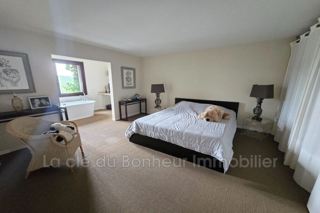 vente maison – NR pièces – 3 chambres – 130.00 m²