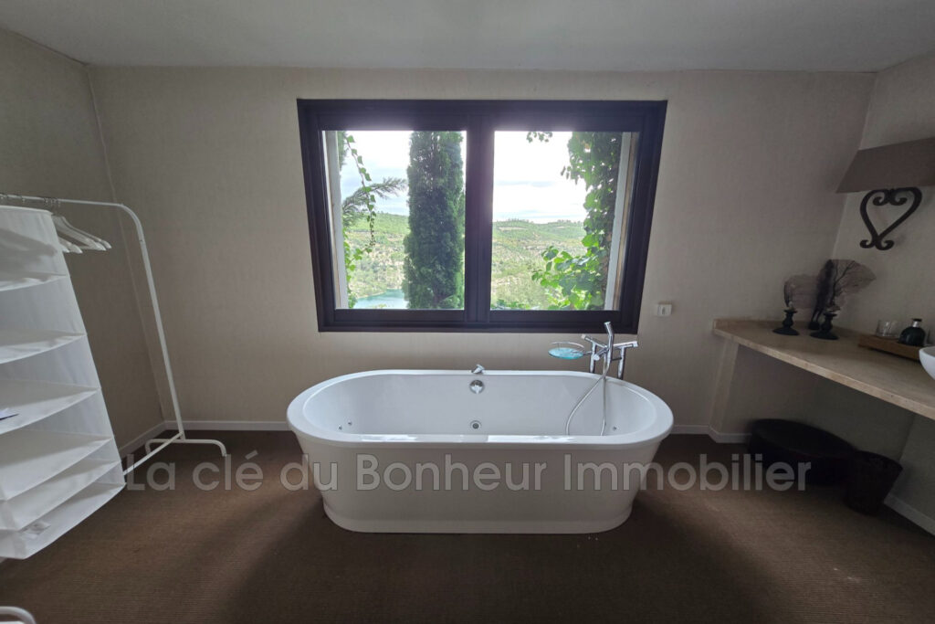 vente maison – NR pièces – 3 chambres – 130.00 m²