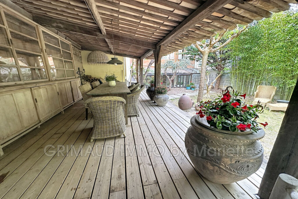 vente maison de village 9 Pièce(s) – 9 pièces – 7 chambres – 300.00 m²